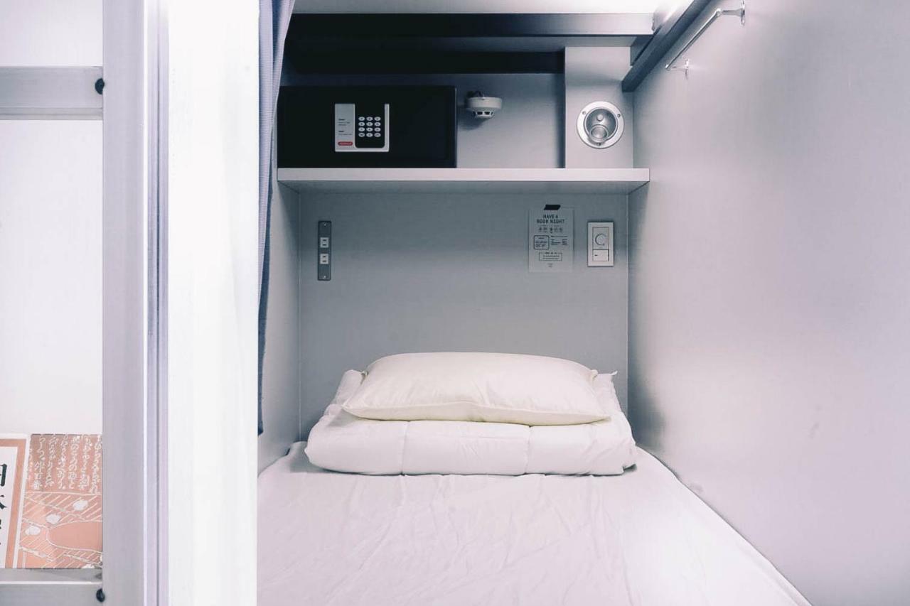 Single Room,835991498:JPEG